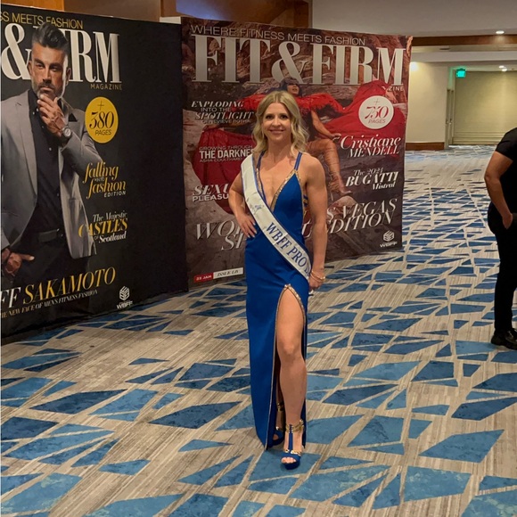 Strappy gown high slit - Picture 1 of 4